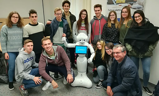 Pepper fa visita alla filiale Volksbank di Belluno (nur in italienischer Sprache)