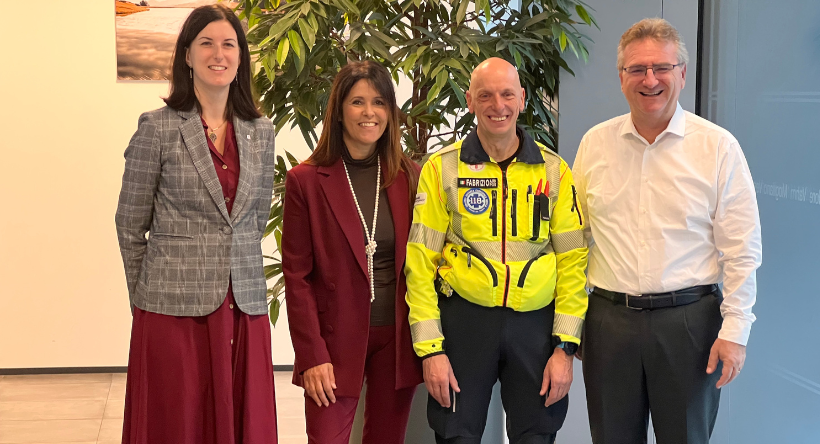 Die Volksbank schenkt dem Verein SEAS in der Provinz Belluno ein Elektrofahrzeug