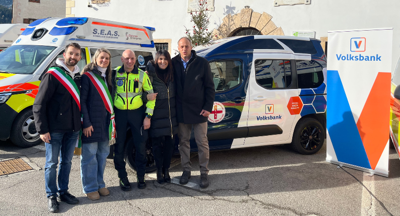 Solidarische Mobilität: Die Volksbank schenkt dem Verein SEAS ein Elektroauto 