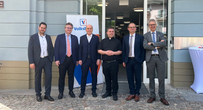 Einweihung der Filiale Klausen: Die Volksbank verstärkt ihre Präsenz an der Seite von Privatpersonen und lokalen Unternehmen