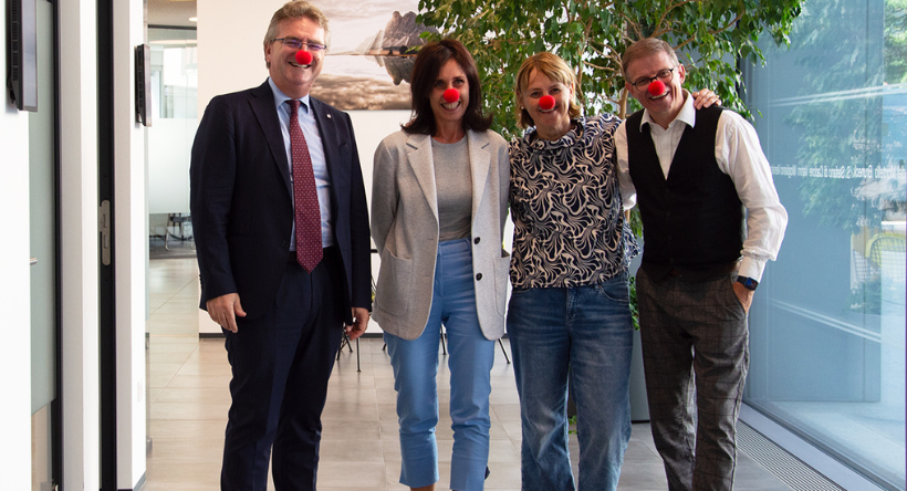 Volksbank an der Seite des Vereines Comedicus: <br>neues Elektrofahrzeug für die Clowntherapie